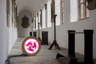 Miriam Jonas, Und doch hat jeder seine Zwei, 2015