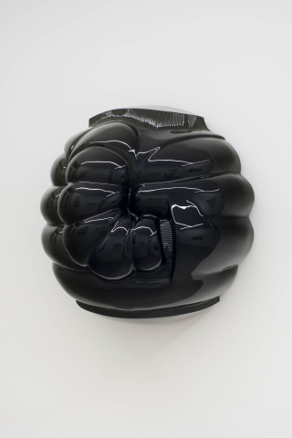 Miriam Jonas, Rüstung, 2018, Resort, Galerie Russi Klanner